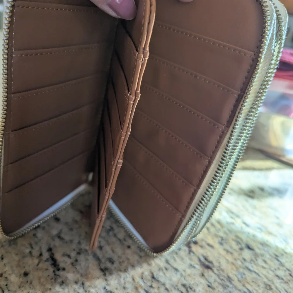 Joy & Iman Cream Pebble Leather Wallet/Clutch W Gold Accents. Many Card Slots.